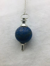 Lade das Bild in den Galerie-Viewer, Pendel aus Stein oder Messing