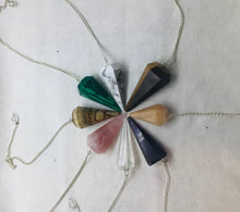 Lade das Bild in den Galerie-Viewer, Pendel aus Stein oder Messing