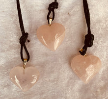 Lade das Bild in den Galerie-Viewer, Rosenquarz Herz mit Öse