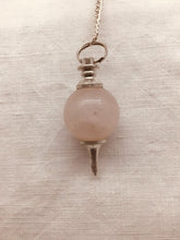 Lade das Bild in den Galerie-Viewer, Pendel aus Stein oder Messing