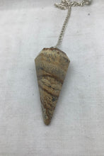 Lade das Bild in den Galerie-Viewer, Pendel aus Stein oder Messing