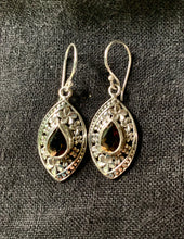 Lade das Bild in den Galerie-Viewer, Handgearbeitete Silber Ohrhänger mit Verschiedenen Steinen