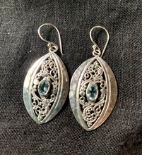 Lade das Bild in den Galerie-Viewer, Handgearbeitete Silber Ohrhänger mit Verschiedenen Steinen