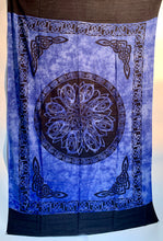 Lade das Bild in den Galerie-Viewer, Sarong keltischer Knoten