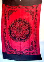 Lade das Bild in den Galerie-Viewer, Sarong keltischer Knoten
