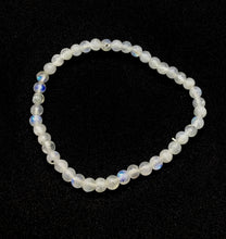 Lade das Bild in den Galerie-Viewer, Regenbogen-Mondstein/weißer Labradorit -Armband