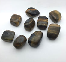 Lade das Bild in den Galerie-Viewer, Tigerauge Trommelstein L( etwa 30 x20 x10 mm)