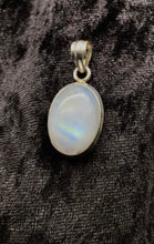 Lade das Bild in den Galerie-Viewer, Mondstein-Anhänger (weißer Labradorit) mit 925er Silber