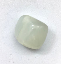 Lade das Bild in den Galerie-Viewer, Mondstein Trommelstein,Heilstein