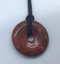 Lade das Bild in den Galerie-Viewer, Roter Jaspis Donut - Steineladen Larimar