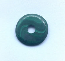 Lade das Bild in den Galerie-Viewer, Malachit Donut mit Baumwollband