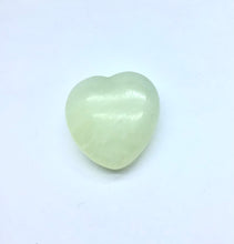 Lade das Bild in den Galerie-Viewer, Herz chinesische Jade(Serpentin)Handschmeichler,Geschenk-Idee