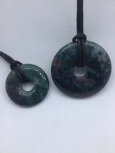 Lade das Bild in den Galerie-Viewer, Heliotrop Donut - Steineladen Larimar