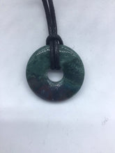 Lade das Bild in den Galerie-Viewer, Heliotrop Donut - Steineladen Larimar