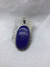 Lade das Bild in den Galerie-Viewer, Lapislazuli Anhänger mit 925 er Sterling Silber gefasst