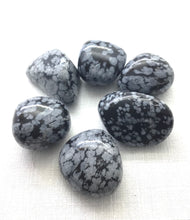 Lade das Bild in den Galerie-Viewer, Schneeflocken Obsidian Trommelstein