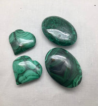 Lade das Bild in den Galerie-Viewer, Malachit Handschmeichler und Herzen