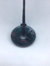 Lade das Bild in den Galerie-Viewer, Heliotrop Donut - Steineladen Larimar