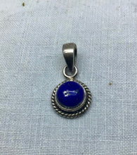 Lade das Bild in den Galerie-Viewer, Lapislazuli Anhänger mit 925 er Sterling Silber gefasst