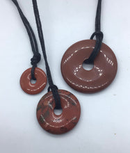 Lade das Bild in den Galerie-Viewer, Roter Jaspis Donut - Steineladen Larimar