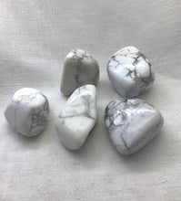 Lade das Bild in den Galerie-Viewer, Magnesit Trommelstein,