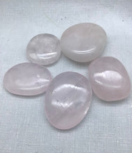 Lade das Bild in den Galerie-Viewer, Rosenquarz Trommelstein