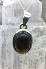 Lade das Bild in den Galerie-Viewer, Turmalin braun (Dravit) massive Silberfassung,Anhänger