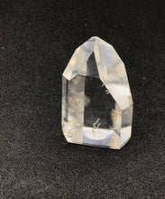 Lade das Bild in den Galerie-Viewer, Bergkristall Spitze poliert
