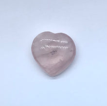 Lade das Bild in den Galerie-Viewer, Rosenquarz Herz ,Handschmeichler  ,Deko-Stein, Geschenkidee