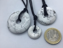 Lade das Bild in den Galerie-Viewer, Magnesit(Howlith)Donut - Steineladen Larimar