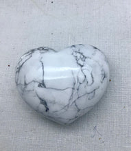 Lade das Bild in den Galerie-Viewer, Magnesit- Herz -Handschmeichler, Deko- Stein Geschenkidee
