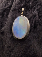 Lade das Bild in den Galerie-Viewer, Mondstein-Anhänger (weißer Labradorit) mit 925er Silber