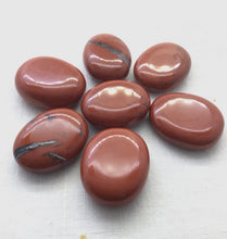 Lade das Bild in den Galerie-Viewer, Roter Jaspis Trommelstein