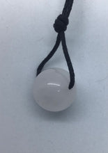Lade das Bild in den Galerie-Viewer, Rosenquarz Kugel gebohrt - Steineladen Larimar