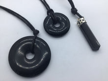 Lade das Bild in den Galerie-Viewer, Schwarzer Turmalin (Schörl) - Donut - Steineladen Larimar