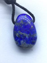 Lade das Bild in den Galerie-Viewer, Lapislazuli Stein gebohrt