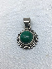 Lade das Bild in den Galerie-Viewer, Malachit Anhänger,mit echt Sterling Silber gefasst