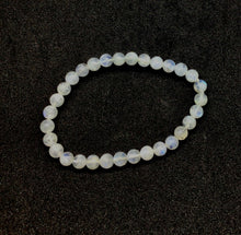 Lade das Bild in den Galerie-Viewer, Regenbogen-Mondstein/weißer Labradorit -Armband