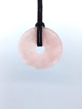 Lade das Bild in den Galerie-Viewer, Rosenquarz Donut - Steineladen Larimar