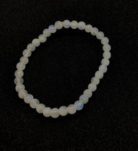 Lade das Bild in den Galerie-Viewer, Regenbogen-Mondstein/weißer Labradorit -Armband