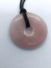 Lade das Bild in den Galerie-Viewer, Rosenquarz Donut - Steineladen Larimar