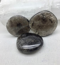 Lade das Bild in den Galerie-Viewer, Rauchquarz Trommelstein u. Scheibenstein