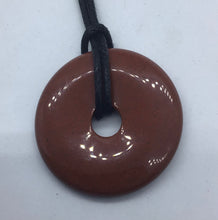 Lade das Bild in den Galerie-Viewer, Roter Jaspis Donut - Steineladen Larimar