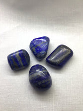 Lade das Bild in den Galerie-Viewer, Lapislazuli Trommelstein sehr schöne blaue Qualität aus Afganistan