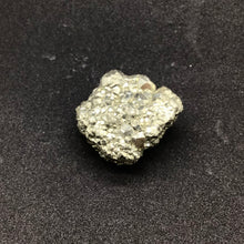 Lade das Bild in den Galerie-Viewer, Pyrit Naturkristall -Würfel (Peru)