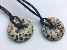 Lade das Bild in den Galerie-Viewer, Dalmatiner Jaspis(Dalmatinerstein)Donut - Steineladen Larimar