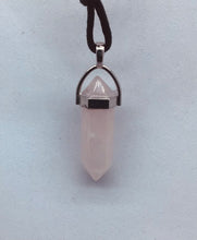Lade das Bild in den Galerie-Viewer, Rosenquarz Kristallspitze - Steineladen Larimar