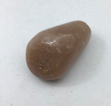 Lade das Bild in den Galerie-Viewer, Mondstein Trommelstein,Heilstein