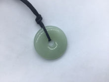 Lade das Bild in den Galerie-Viewer, Jade ,Serpentin,chinesische Jade Donut - Steineladen Larimar