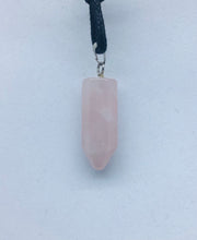 Lade das Bild in den Galerie-Viewer, Rosenquarz Kristallspitze - Steineladen Larimar